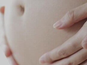 Femme enceinte avec des jumeaux