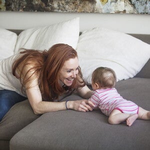 De la naissance aux premiers mots : comment et à quel âge bébé parle ? De la naissance aux premiers mots : comment et à quel âge bébé parle ?