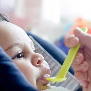 Bébé refuse de manger