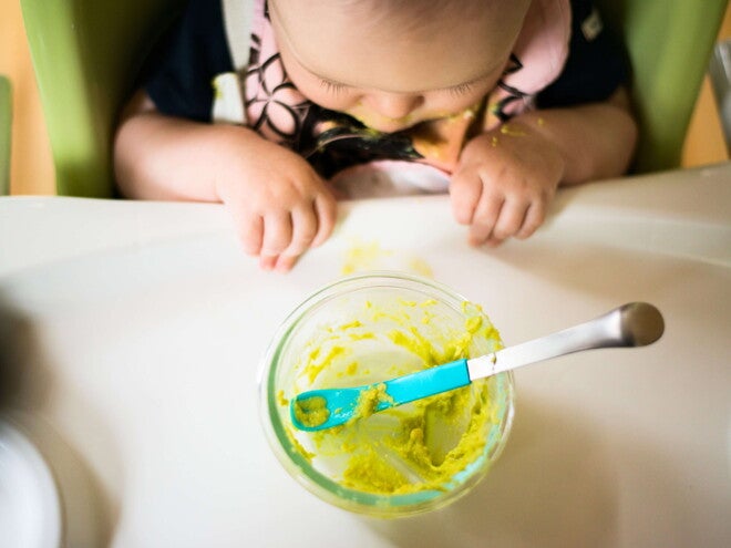 Une alimentation adaptée à bébé selon son âge