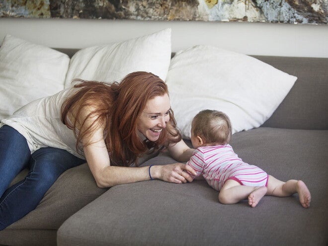 De la naissance aux premiers mots : comment et à quel âge bébé parle ?